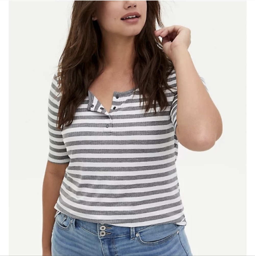 Torrid Womens Henley Tee Short Sleeve Gray White Striped